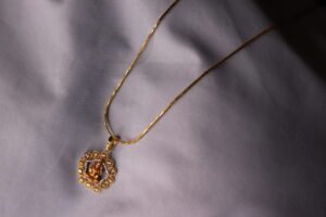 Chain with pendant